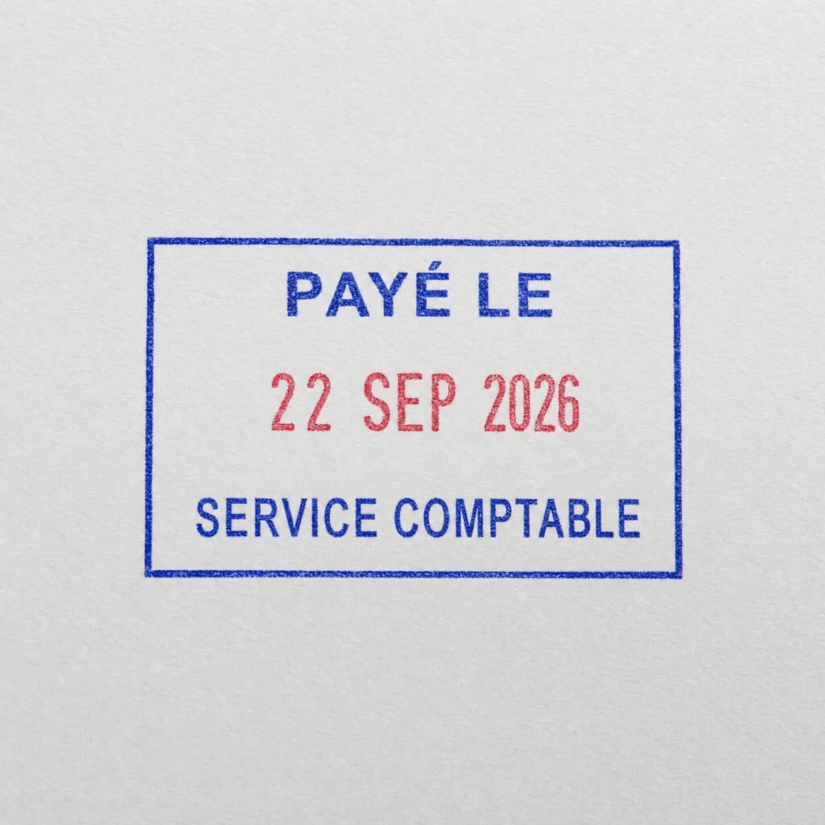 Paiement avec date rouge : exemple d’empreinte à l’encre bleue et rouge sur papier blanc