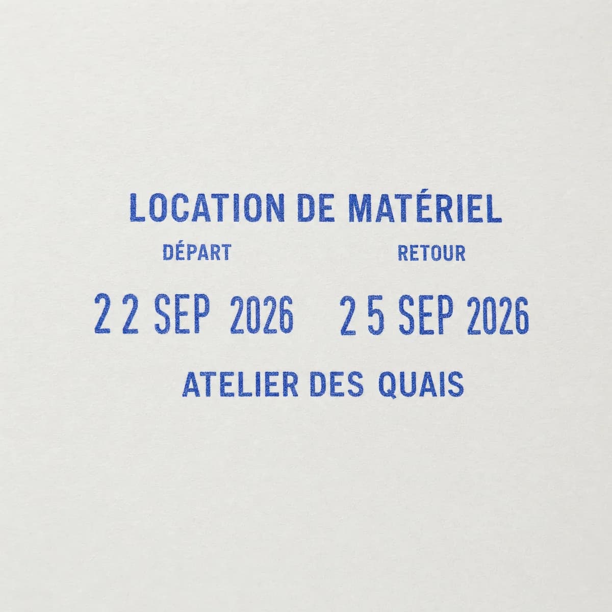 Dates de départ et de retour : exemple d’empreinte à l’encre bleue sur papier blanc