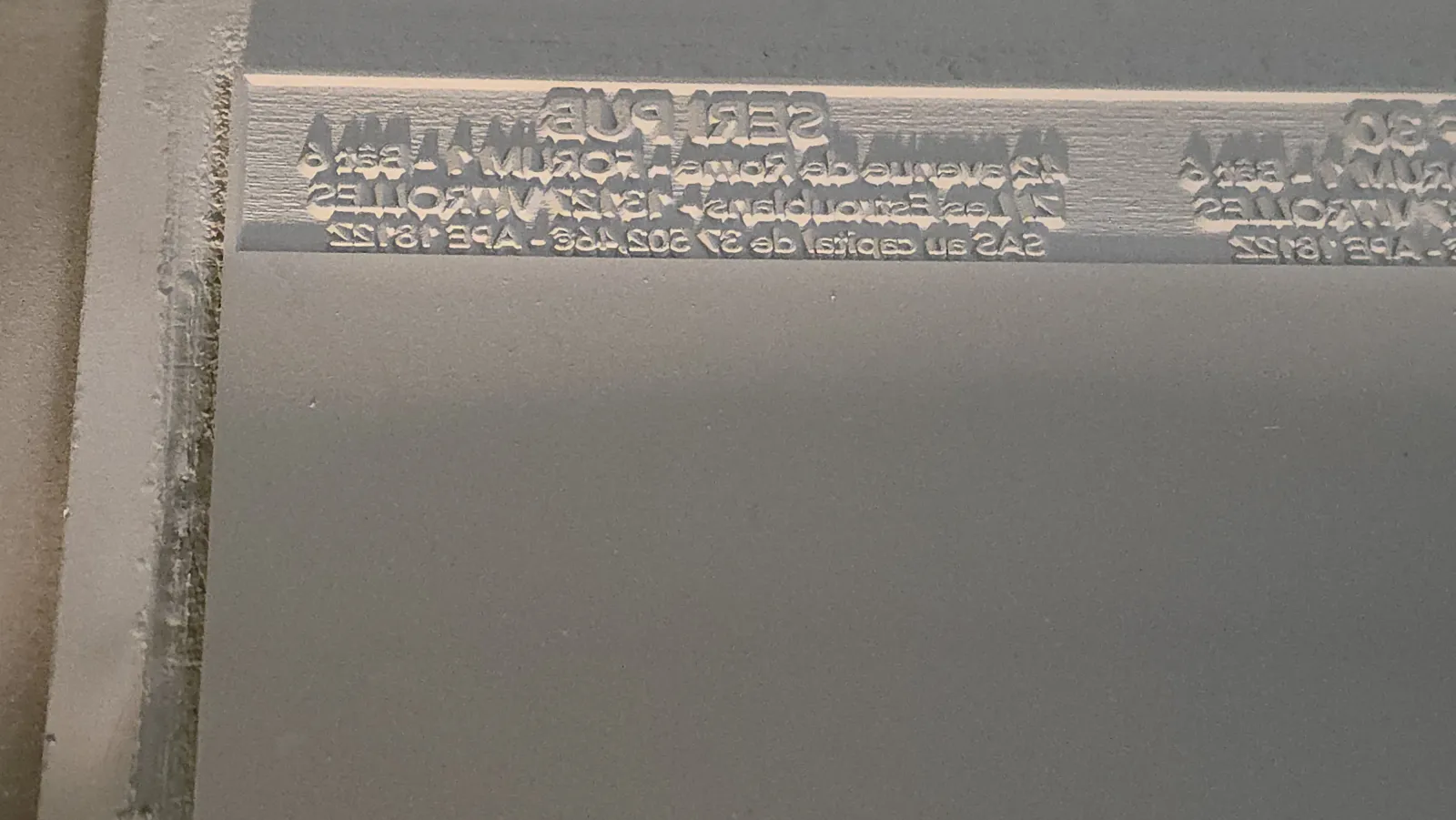 Gomme gravée — empreinte du tampon